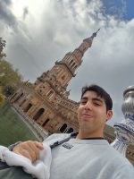 Estudiante de magíster amplía sus conocimientos con pasantía en la Universidad de Sevilla